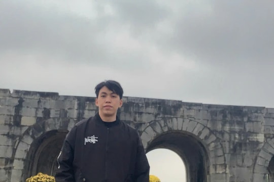 Nam sinh shipper giúp đỡ người mẹ tìm con trong đêm khuya là sinh viên ngành Dược 