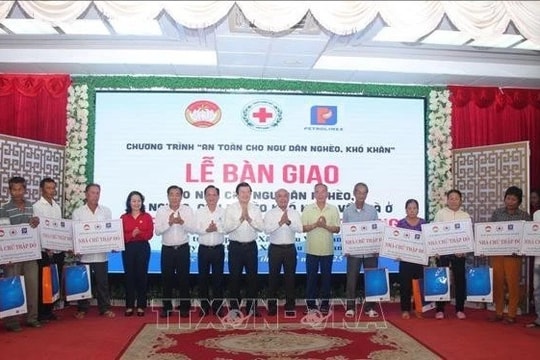 Bàn giao 100 nhà ở cho ngư dân nghèo, hộ nghèo, cận nghèo