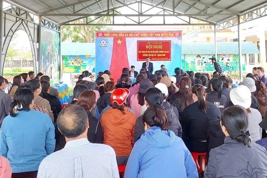 Quảng Bình: Một số phụ huynh đưa con đi học sau khi điểm trường được cam kết xây dựng