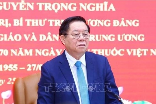 Trưởng Ban Tuyên giáo và Dân vận Trung ương thăm, chúc mừng các cơ sở y tế