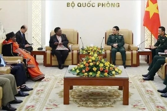 Đại tướng Phan Văn Giang tiếp Quyền Tổng Thư ký Quốc phòng Nam Phi
