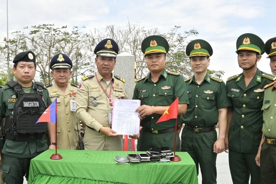 Tiếp nhận 40 công dân Việt Nam do phía Campuchia trao trả