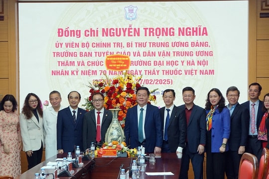 Trưởng ban Tuyên giáo và Dân vận Trung ương Nguyễn Trọng Nghĩa thăm, chúc mừng Trường Đại học Y Hà Nội