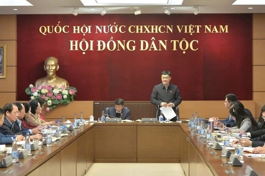 Phó Chủ tịch Quốc hội Vũ Hồng Thanh làm việc với Thường trực Hội đồng Dân tộc