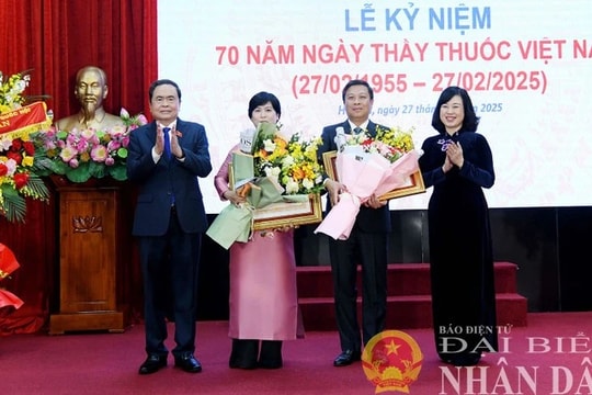 Chủ tịch Quốc hội dự Lễ kỷ niệm Ngày Thầy thuốc Việt Nam tại Bệnh viện Hữu nghị