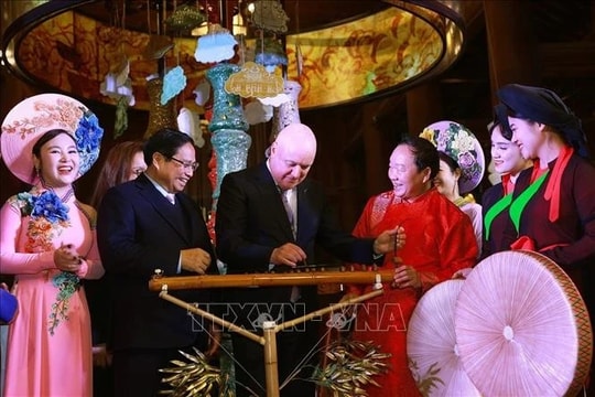 Thủ tướng Phạm Minh Chính và Thủ tướng Christopher Luxon thăm Văn Miếu - Quốc Tử Giám