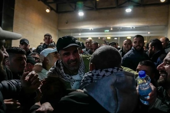 Israel-Hamas trao đổi đợt con tin cuối cùng