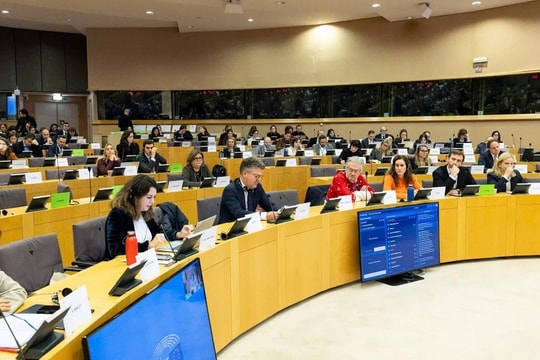 Nghị viện châu Âu chia rẽ về nhu cầu ban hành quy tắc trách nhiệm AI