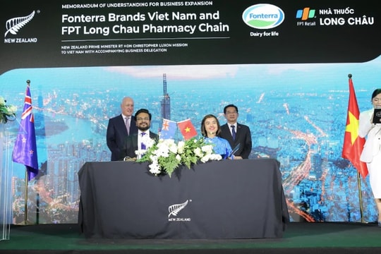 Thủ tướng New Zealand và lãnh đạo TP. Hồ Chí Minh chứng kiến lễ ký kết hợp tác chiến lược giữa FPT Long Châu và Anlene