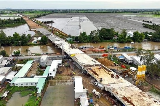 Khẩn trương cung ứng vật liệu, đẩy nhanh tiến độ các dự án giao thông trọng điểm khu vực phía Nam