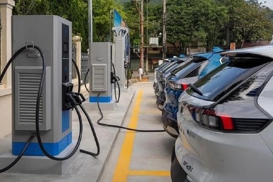 Ô tô điện chạy pin tiếp tục được miễn lệ phí trước bạ đến 28.2.2027