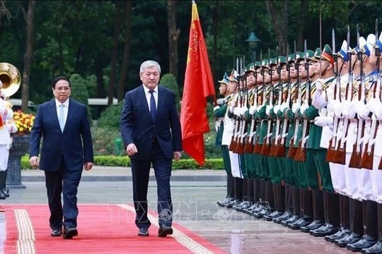 Thủ tướng Phạm Minh Chính chủ trì Lễ đón Thủ tướng Cộng hòa Kyrgyzstan