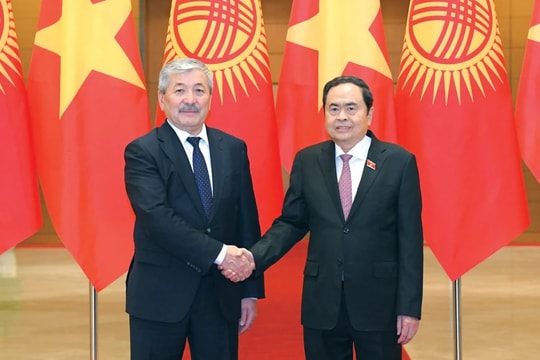 Chủ tịch Quốc hội Trần Thanh Mẫn hội kiến Thủ tướng Cộng hòa Kyrgyzstan