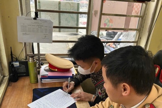 Xử phạt lái xe mô tô không đội mũ bảo hiểm, đi vào đường cao tốc Hà Nội - Bắc Giang