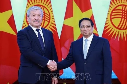 Thủ tướng Phạm Minh Chính hội đàm với Thủ tướng Cộng hòa Kyrgyzstan