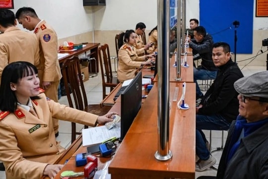Cảnh sát giao thông tiếp nhận hơn 36.700 hồ sơ cấp, đổi giấy phép lái xe sau 7 ngày