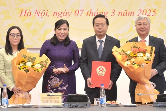 Đảng ủy Ủy ban Công tác đại biểu tổ chức Lễ công bố các quyết định về tổ chức và cán bộ 