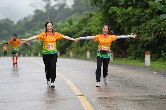 Gần 1.300 vận động viên chạy giữa lòng di sản Phong Nha - Kẻ Bàng