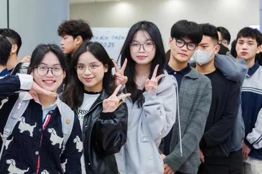 6.700 học sinh THPT hào hứng trải nghiệm “Một ngày là sinh viên Kinh tế Quốc dân"