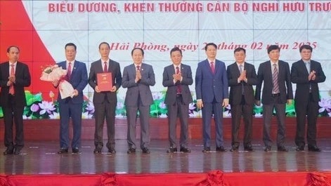Bài cuối: Chọn mặt gửi vàng, lượng tài trao chức