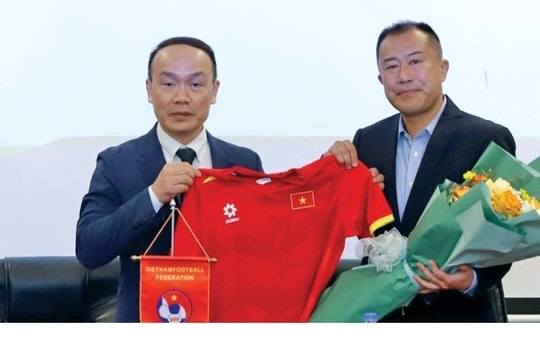 Huấn luyện viên Nhật Bản Okiyama Masahiko dẫn dắt đội tuyển nữ U17 và U20 Việt Nam