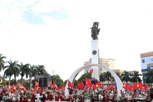 Hàng nghìn người dân, du khách hòa cùng Lễ hội đường phố Buôn Ma Thuột