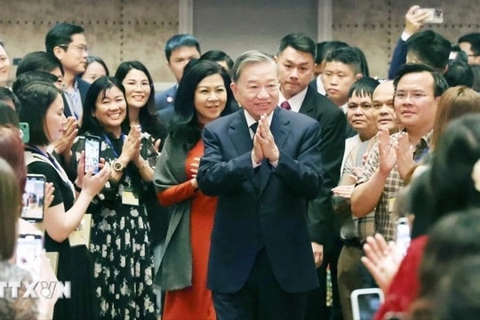 Tổng Bí thư Tô Lâm gặp gỡ đại diện cộng đồng người Việt Nam tại Singapore