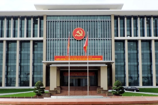 Quảng Bình tạm dừng tuyển dụng, quy hoạch cán bộ ở các cấp 