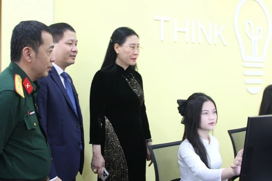 Quảng Ngãi khánh thành thư viện số Ba Tơ hiện đại