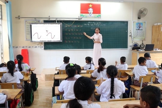 Đẩy mạnh phổ cập giáo dục, phân luồng học sinh trong giáo dục phổ thông