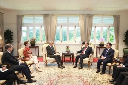 Tổng Bí thư Tô Lâm gặp nguyên Thủ tướng Singapore, Bộ trưởng cao cấp Lý Hiển Long