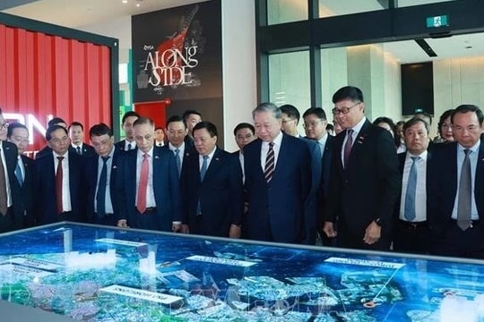 Tổng Bí thư Tô Lâm thăm cảng Pansir Panjang