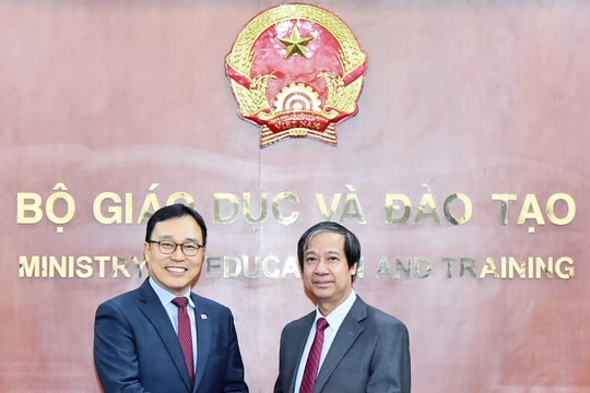 Bộ GD-ĐT đề nghị Hàn Quốc hỗ trợ trong việc biên soạn sách giáo khoa dạy tiếng Hàn