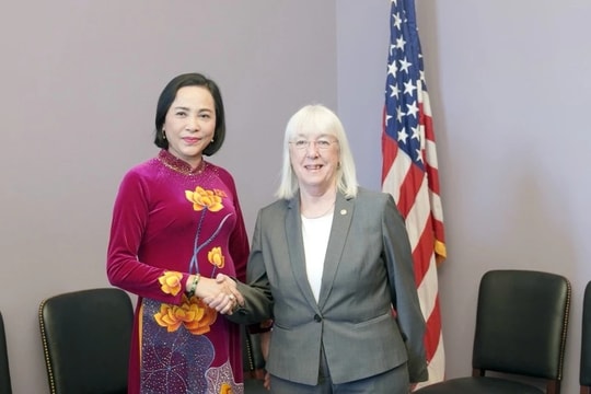 Phó Chủ tịch Quốc hội Nguyễn Thị Thanh gặp Thượng nghị sỹ Hoa Kỳ Patricia Murray