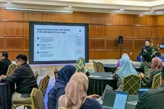 Malaysia nâng cao kỹ năng cho công chức về công cụ AI