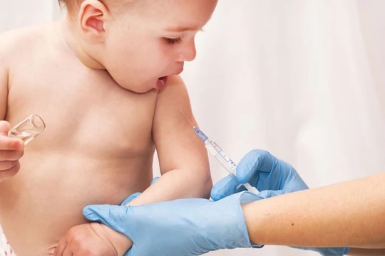 Trẻ đã mắc bệnh sởi có cần tiêm phòng vaccine nữa không?