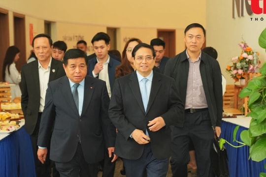 Thủ tướng Phạm Minh Chính dự Diễn đàn chính sách "Việt Nam chủ động phát triển ngành Công nghiệp bán dẫn và Trí tuệ nhân tạo trong kỷ nguyên mới"