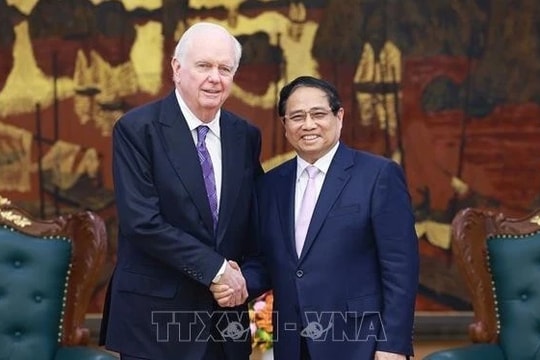Thủ tướng Phạm Minh Chính: Đề nghị Giáo sư Thomas Vallely tham vấn để Việt Nam thúc đẩy tăng trưởng