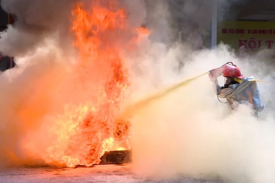 Trình diễn kỹ năng nghiệp vụ PCCC & CNCH tại TP. Hồ Chí Minh