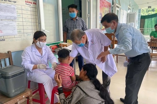 Quảng Nam đẩy nhanh chiến dịch tiêm chủng vaccine sởi 