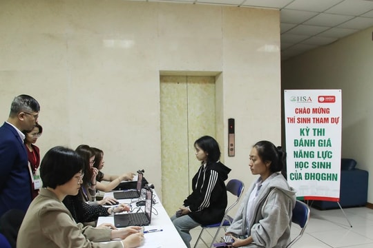 Nhóm luyện thi giả danh thí sinh dùng tài khoản ảo để “review” đề thi Đánh giá năng lực 
