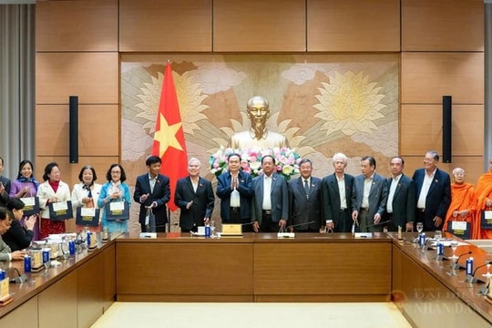 Chủ tịch Quốc hội Trần Thanh Mẫn gặp mặt Đoàn đại biểu Quốc hội tỉnh Sóc Trăng