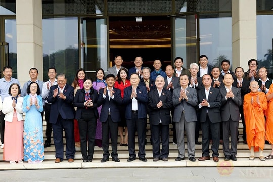 Chủ tịch Quốc hội Trần Thanh Mẫn gặp mặt Đoàn đại biểu Quốc hội tỉnh Sóc Trăng 