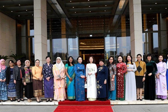 Phu nhân Chủ tịch Quốc hội Trần Thanh Mẫn tiếp Nhóm Phụ nữ Cộng đồng ASEAN
