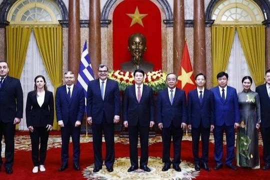 Chủ tịch nước Lương Cường tiếp Đại sứ các nước trình Quốc thư