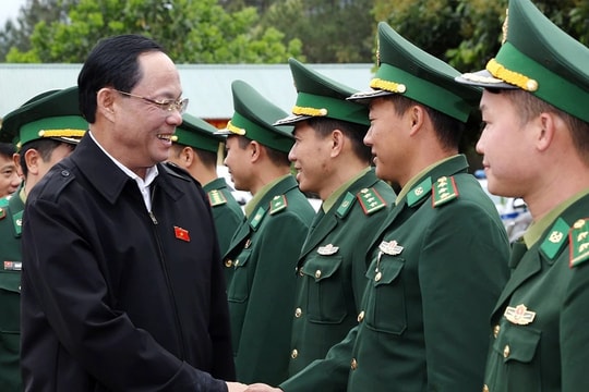 Phó Chủ tịch Quốc hội, Thượng tướng Trần Quang Phương thăm, làm việc tại huyện Mường Nhé, Điện Biên