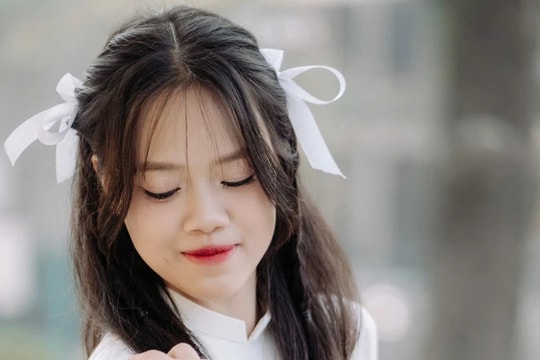 Nữ sinh trường làng trở thành thủ khoa thi Đánh giá năng lực: Không học tủ, ôn thi nhẹ nhàng