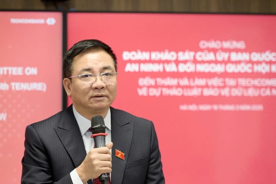 Đoàn khảo sát của Ủy ban Quốc phòng, An ninh và Đối ngoại làm việc với ngân hàng Techcombank