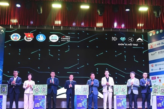 NEU Career Week 2025: Sân chơi bổ ích, giúp sinh viên thích ứng với AI - trí tuệ nhân tạo