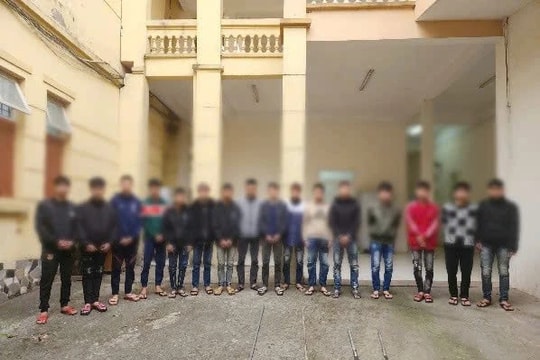 Tạm giữ nhóm đối tượng mang hung khí gây rối trật tự công cộng tại huyện Thạch Thất